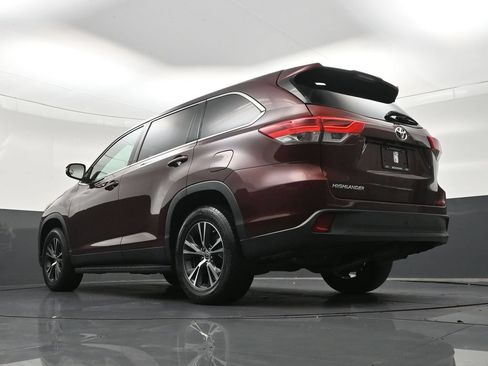 Used 2019 Toyota Highlander LE FWD image 26