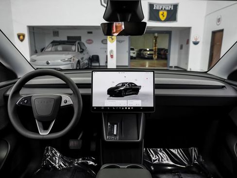 Used 2026 Tesla Model Y 2WD image 15