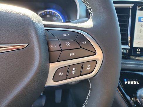 New 2026 Chrysler Pacifica Select image 11