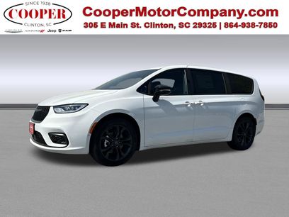 New 2026 Chrysler Pacifica Select