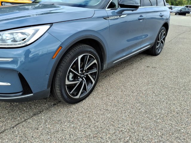 Used 2023 Lincoln Corsair Reserve w/ Equipment Group 202A AWD/4WD image 4