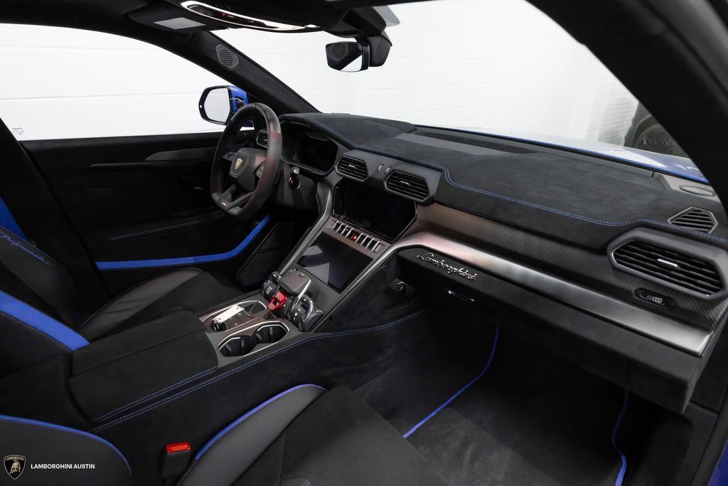 Used 2024 Lamborghini Urus Performante AWD/4WD image 43