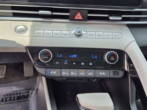 Certified 2023 Hyundai Elantra Limited FWD image 24