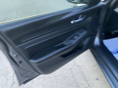 Used 2024 Nissan Altima 2.5 SV image 15