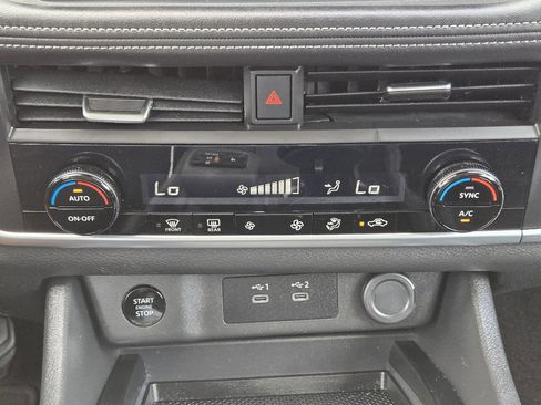 Used 2025 Nissan Rogue SV image 20