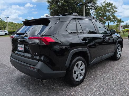Used 2021 Toyota RAV4 LE FWD image 6