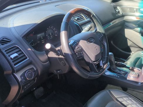Used 2017 Ford Explorer Platinum image 10