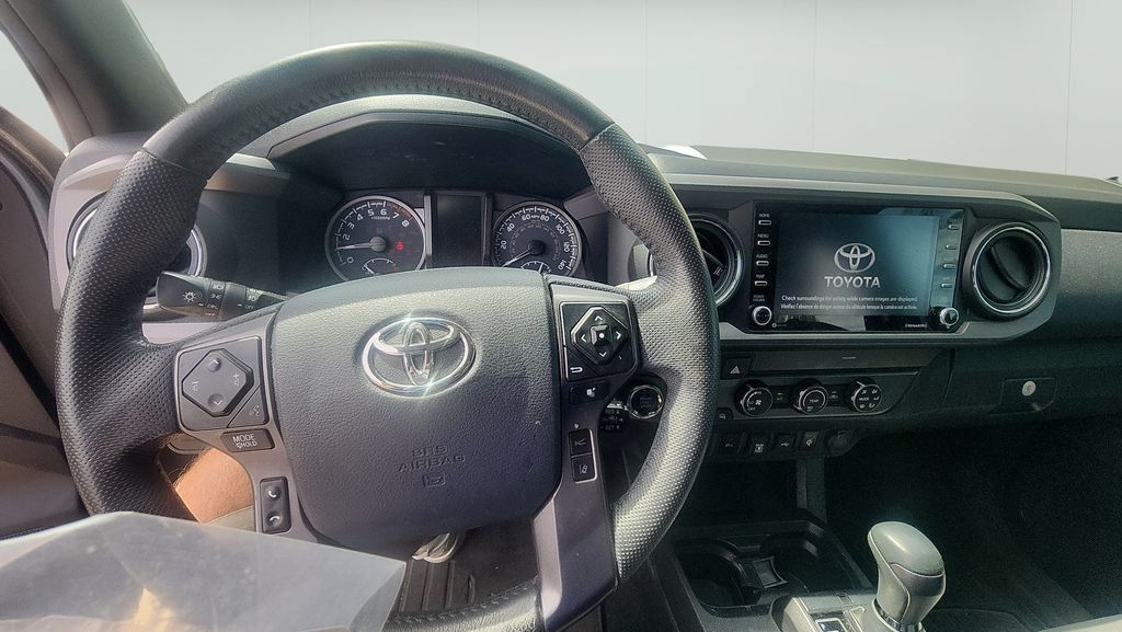 Used 2020 Toyota Tacoma TRD Sport w/ Technology Package AWD/4WD image 13