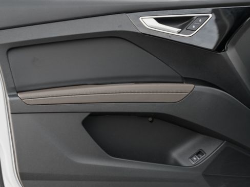 Used 2024 Audi Q4 e-tron Premium image 21