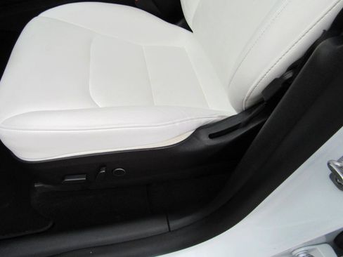 Used 2022 Tesla Model Y Performance image 13