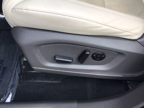 Certified 2021 Ford Explorer Platinum w/ Equipment Group 601A image 18