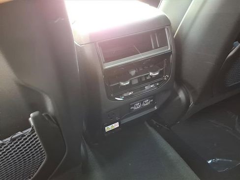 New 2025 Jeep Grand Cherokee Altitude image 9