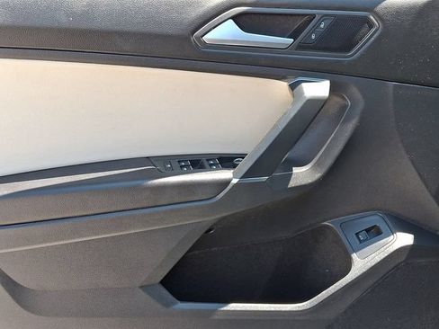 Used 2020 Volkswagen Tiguan SEL AWD/4WD image 14