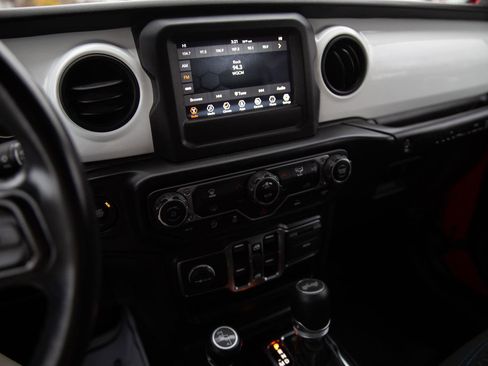 Used 2021 Jeep Wrangler Unlimited Islander image 13