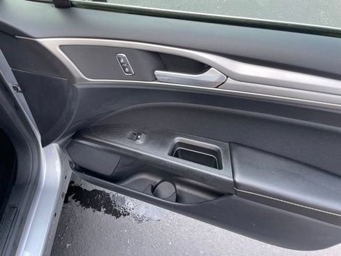 Used 2020 Ford Fusion SE FWD image 49