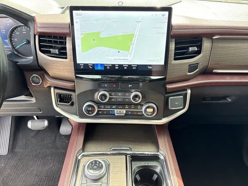 Used 2024 Ford Expedition Limited RWD image 23
