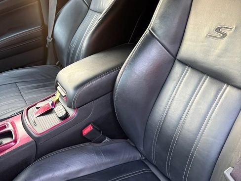 Used 2015 Chrysler 300 S AWD/4WD image 11