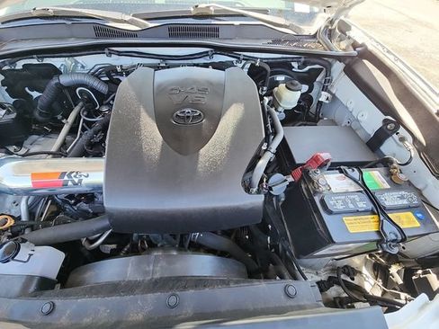 Used 2017 Toyota Tacoma SR w/ Tow Package AWD/4WD image 22