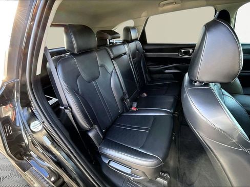 Used 2024 Kia Sorento S image 27
