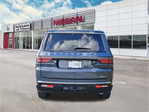 Used 2024 Jeep Wagoneer L Series II RWD image 5