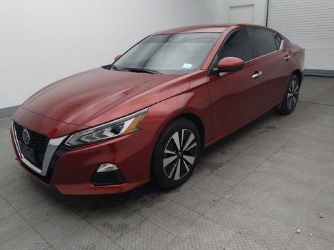 Used 2022 Nissan Altima 2.5 SV image 2