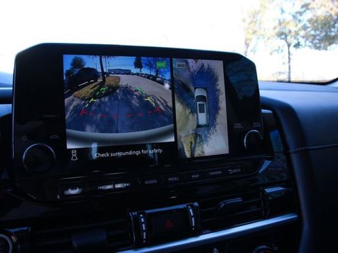 Used 2023 Nissan Pathfinder SL w/ Black Appearance Package image 22