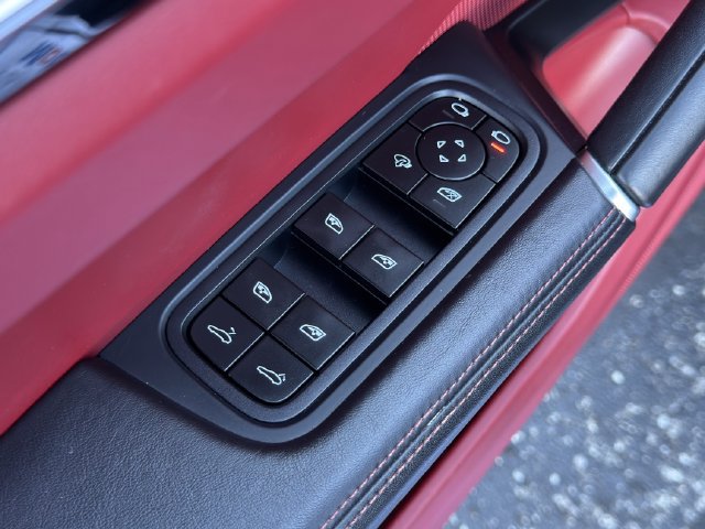 Used 2023 Porsche Cayenne Platinum Edition AWD/4WD image 25