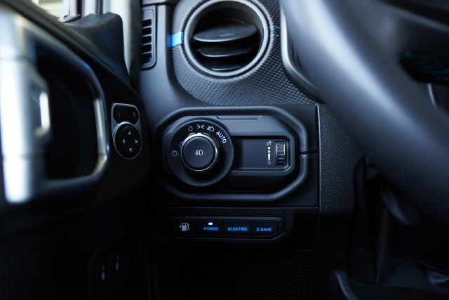 Used 2024 Jeep Wrangler Unlimited Rubicon 4xe AWD/4WD image 17