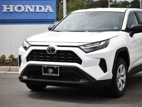 Used 2024 Toyota RAV4 LE AWD/4WD image 2