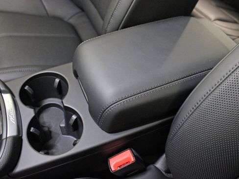 Used 2025 Porsche Macan Turbo image 32