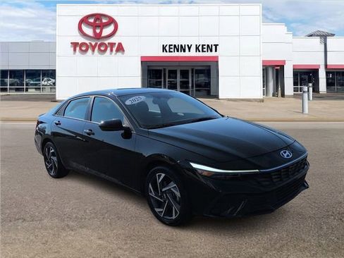 Used 2025 Hyundai Elantra Sport FWD image 1