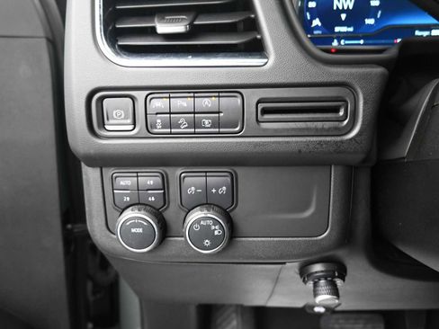 Used 2023 Chevrolet Tahoe Z71 w/ Luxury Package AWD/4WD image 10
