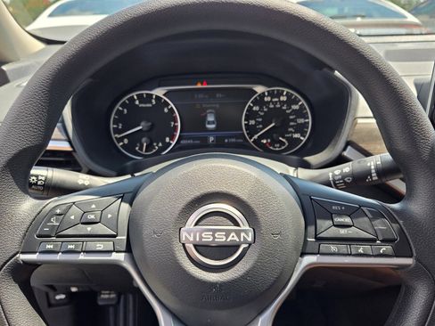 Used 2025 Nissan Altima 2.5 SV FWD image 23