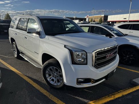 Used 2017 GMC Yukon SLT AWD/4WD image 1