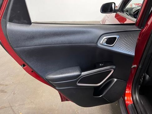 Used 2020 Kia Soul LX FWD image 19
