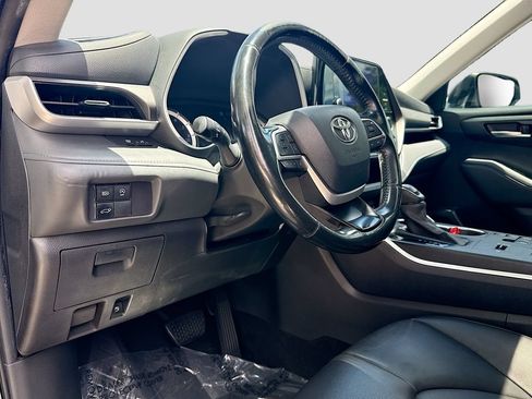 Used 2023 Toyota Highlander XLE FWD image 10