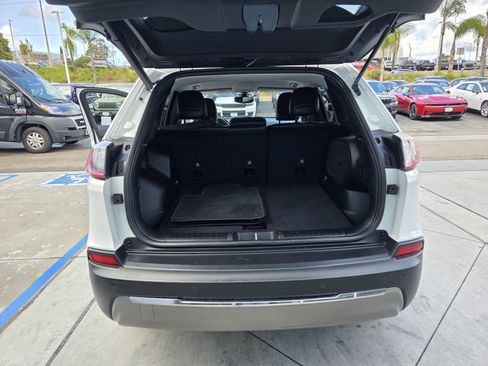 Used 2020 Jeep Cherokee Limited image 19