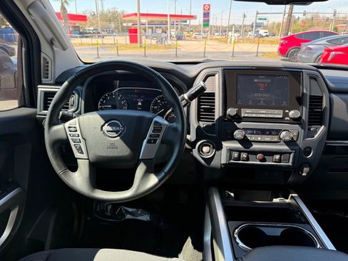 Used 2024 Nissan Titan SV w/ SV Convenience Package image 18