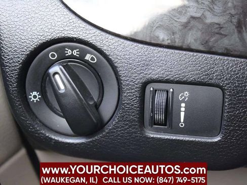 Used 2018 Dodge Grand Caravan SE w/ UConnect Hands-Free Group image 14