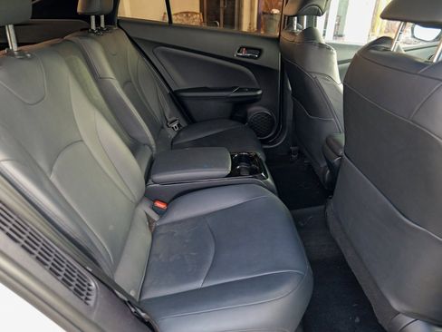 Used 2017 Toyota Prius Prime Premium image 30