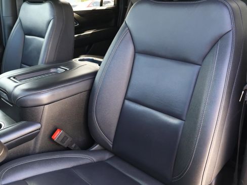 Used 2024 Chevrolet Suburban LT RWD image 14