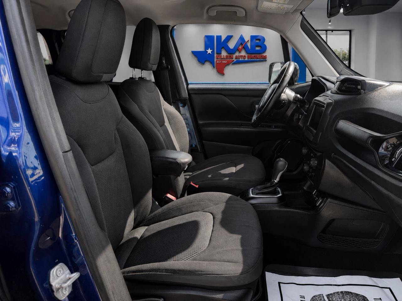 Used 2018 Jeep Renegade Altitude w/ Popular Equipment Group FWD image 16