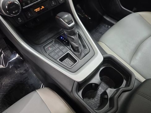 Certified 2020 Toyota RAV4 XLE Premium AWD/4WD image 21