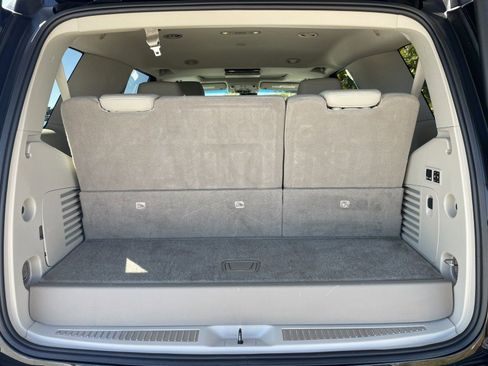 Used 2020 Cadillac Escalade Premium Luxury image 38