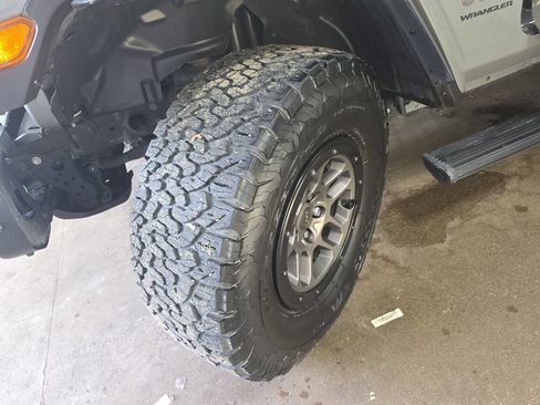 Used 2023 Jeep Wrangler Unlimited Rubicon 392 w/ Xtreme Recon 35" Tire Package AWD/4WD image 33