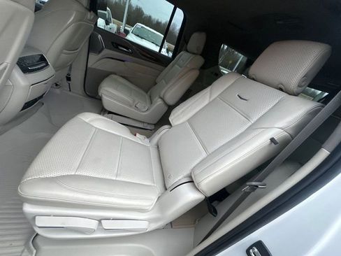 Used 2021 Cadillac Escalade ESV Sport Platinum image 17