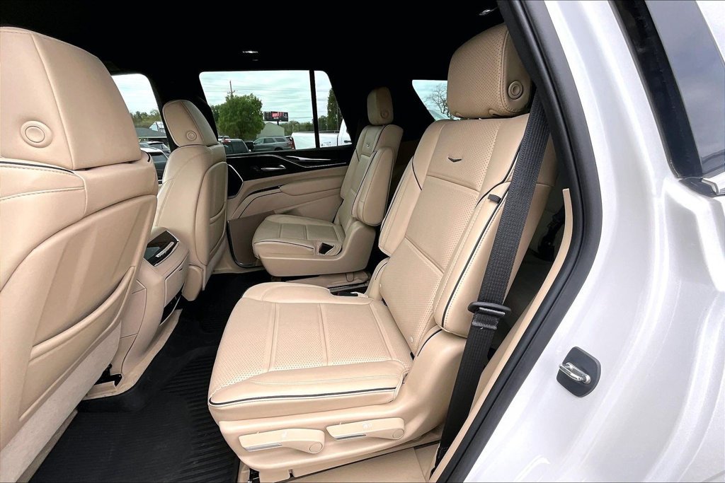 Used 2023 Cadillac Escalade Premium Luxury AWD/4WD image 23