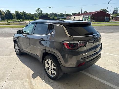 Used 2022 Jeep Compass Limited AWD/4WD image 5