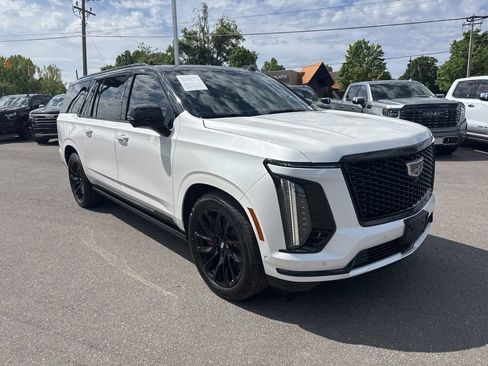 Used 2025 Cadillac Escalade ESV Sport Platinum AWD/4WD image 7