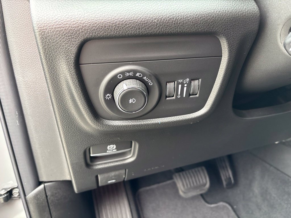 New 2027 Jeep Grand Cherokee Limited AWD/4WD image 12